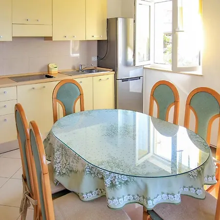 Beach Front In With Kitchen *