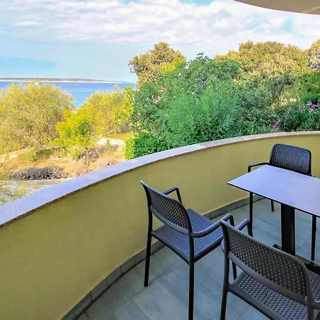 Beach Front In With Kitchen *