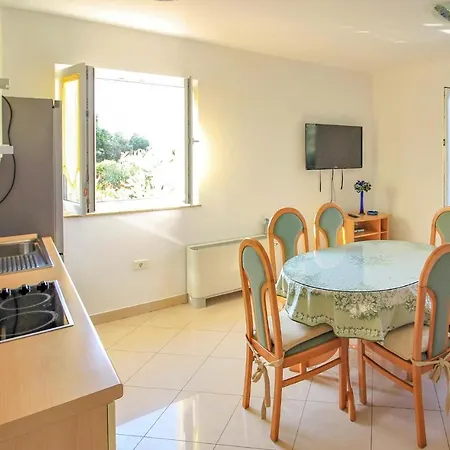 Beach Front In With Kitchen Apartment *