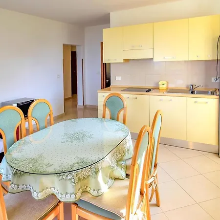 Beach Front In With Kitchen Mandre